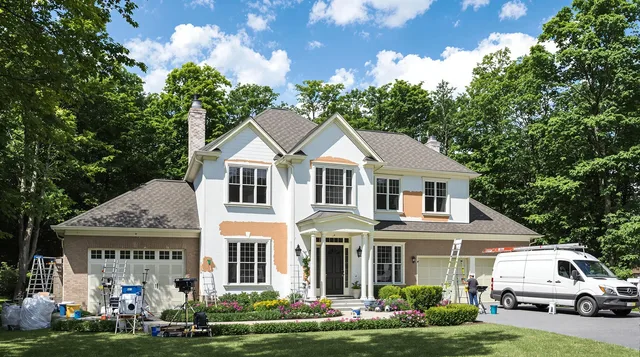 Beachwood House Painters painting crew working in Maple Heights, OH